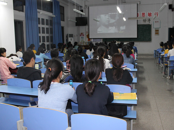学前教育系学生活动 001_副本.jpg